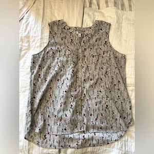 Croft&Barrow XXL sleeveless blouse wit white & gray herringbone & floral pattern